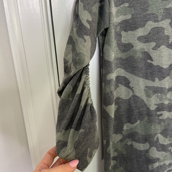 Jane and Delancey Green Casual Raglan Long Sleeve Shirt - Picture 3 of 9